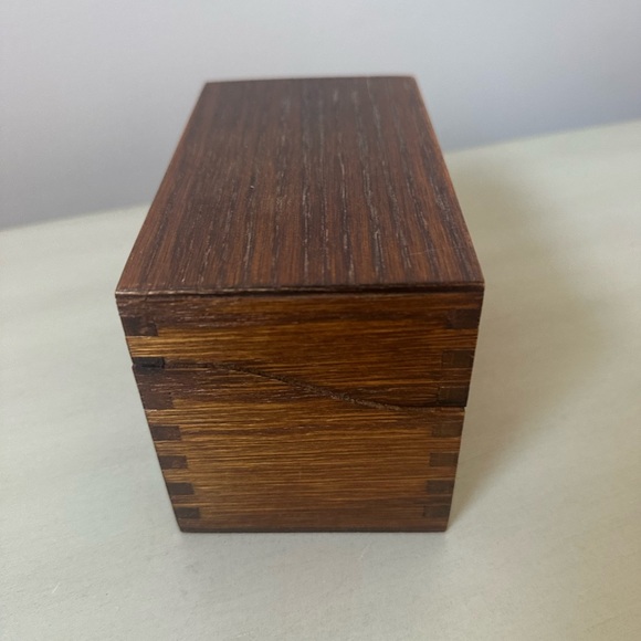 Vintage carver dovetail wood recipe box - Picture 2 of 10